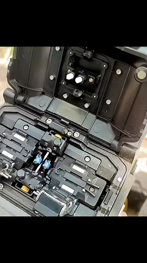 6.7K views · 25 reactions | How to the optic Fiber Splicing #splicing #optical #fiber | ROAD LIFE | Facebook