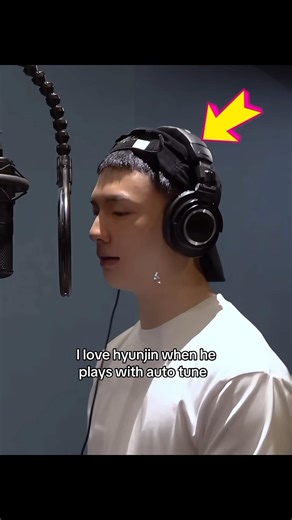 LMAO Hyunjin when he plays with auto tune 😭🤣 #hyunjin #skz #idol #kpop #shorts #viralvideo