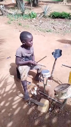 Musicians Showcase on Instagram: "Talented Kid! 👏🏻 🤘🏻 DM us to Purchase a Guaranteed Feature! . Video By: @James_Tang_123 . . . . #guitarsarebetter #musiciansshowcase #guitars #guitarra #talented #guitarstring #guitarsdaily #guitar #guitarstagram #skilled_musicians #talentedmusician #guitarist #music #guitarplayers #musicians #guitarporn #electricguitar #rock #guitarsofinstagram #solo #guitarsdaily #guitarshredding #guitarstraps #noteworthymusicians"