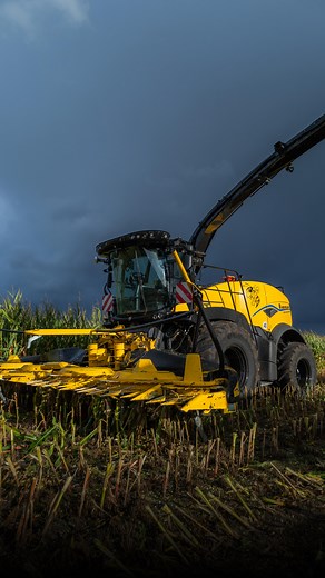 NP Mxdia on Instagram: "New Holland FR 780 Forage Cruiser 🤩💆🏻‍♂️ . . . #newholland #foragecruiser #mais #corn #silage #landwirtschaft #agrar #drohne #dji #canon #kamera #ernte #häcksler #häckseln #silage #vorführer #abcbruns #newhollandfr"