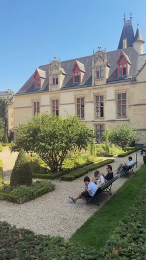 Le Marais Mood Paris | 5 choses à savoir sur la bibliothèque Forney : 1/ Ce vestige du Paris médiéval, en plein cœur de Paris, tient son nom de Aimé Samuel... | Instagram
