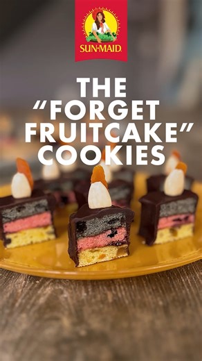 We’ve partnered with Duff Goldman to help us #PullOffTheHolidays with some new delicious dried fruit recipes! First up, in honor of #nationalcookieday are The “Forget Fruitcake” Cookies 👍 Give it a try with the full recipe here: [https://www.sunmaid.com/pullofftheholidays/#forget-fruitcake-cookies] | Sun-Maid