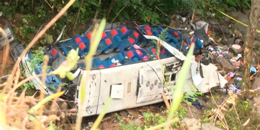 Colombia | Bus cae por acantilado y deja 17 escolares fallecidos: chofer se habría quedado dormido