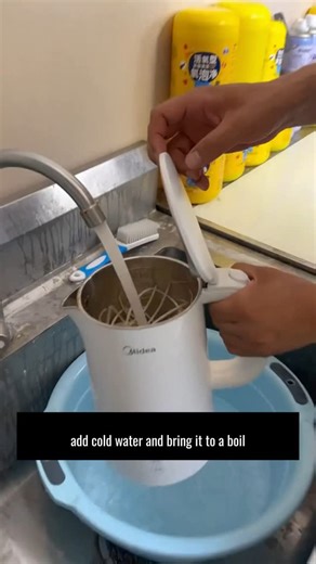 CleanWithWan | 👕✨Say goodbye to stubborn stains with these genius tricks!✨ From moldy clothes to dirty uniforms—these easy soak-and-wash hacks will make... | Instagram