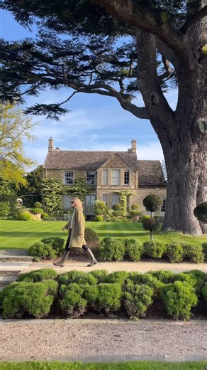 Sydney Hoffman on Instagram: "Wherever you’re travelling to in the world, you should consider having travel insurance.✈️ TD Insurance offers a variety of travel insurance plans which can provide coverage for a range of disruptions, including medical emergencies, trip interruptions and cancellations due to an unexpected event that’s covered by your policy. Head to the @TDInsurance website to learn more! #SponsoredbyTDInsurance"