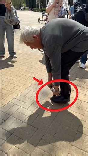 An Old Man Rode the World’s Smallest Bike Like It Was Normal⁉️😱
