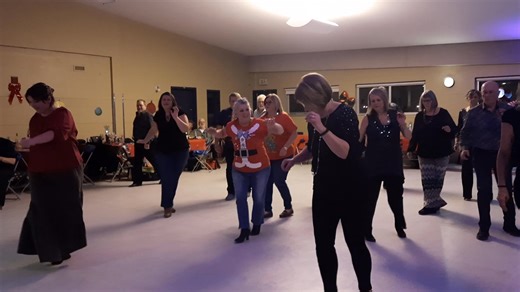 LA POULE À COLIN - PARTY DE NOËL EN DANSE SOCIALE - 5 DÉCEMBRE 2025 | École De Danse En Ligne Alain Roussel