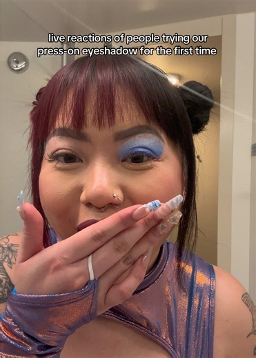 that’s the entire tutorial, not exaggerating even a little ❤️‍🔥 #easyeyeshadow #astrobabe #pressoneyeshadow #eyeshadowhacks #makeupmusthave