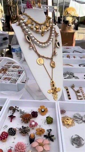 Vintage, but make it Malibu ✨🌊 Every Sunday, our Vintage Market adds an extra layer of magic to the Malibu Farmers Market—where sun, sea air, and soulful finds collide 🤍 From fashion with history to décor with character, each piece is a reminder that style can be both beautiful and responsible 🌿♻️ Come browse, connect, and leave inspired 💫 Because Sundays are for good energy, great finds, and supporting community 🛍️🕊️ #MalibuFarmersMarket #VintageMarket #VintageVibes #SlowFashion #Sustaina