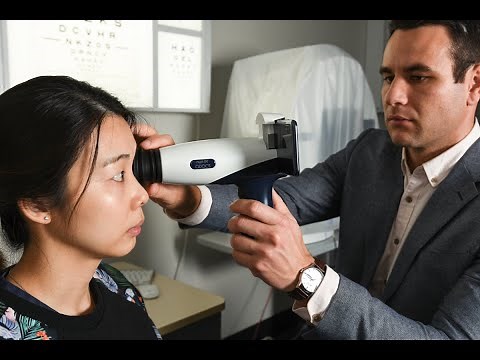 Smartphone retinal camera