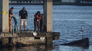 A boat explosion at a South Florida marina kills 1 and injures 5 others