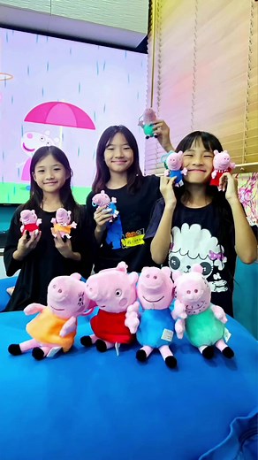 Playing with Peppa Pig Plush Toys: Fun Family Moments