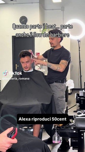 Parte il beat, parte anche il barbiere #barber #barbershop #barberlifestyle #barbershopconnect #barbers #barberlife #comedy #funnybarber