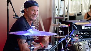 Chad Smith des Red Hot Chili Peppers: un remplaçant de luxe pour des élèves batteurs - RTBF Actus