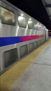 NJ Transit ALP-46 running its train in reverse through Metropark station