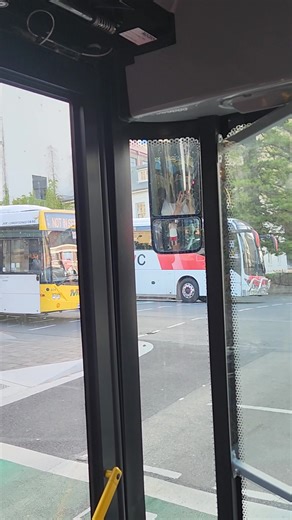 141 flimed on my bus drivers Samsung Galaxy S22 last Friday night