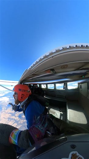 How FUN is AFF! � Best decision ever to become an instructor. Sharing the PURE joy and excitement people get out learning how to skydive is honestly the best! � | Carl Ivanoff