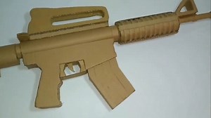 如何制作纸板M4A1