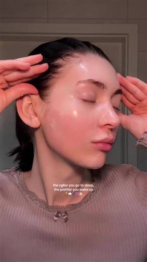 ✨ The Prettier You Wake Up ✨ Glowè works while you sleep — apply it before bed, peel it off in the morning, and say hello to soft, glowy skin 💕 #GloweMask #GloweBeauty #OvernightGlow #GlowySkin #WakeUpPretty #GlassSkinGoals #SkincareRoutine #BeforeAndAfter #SkincareMagic #RadiantSkin #DewyGlow #LebanonBeauty #ViralSkincare #NightMask #SkincareLovers #GlowingUp #InstantGlow #SkinCareTikTok #SleepGlowRepeat #GlowWithGlowe