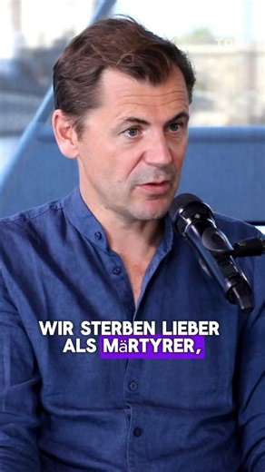 The Pioneer on Instagram: "Trump und Netanjahu präsentieren einen Friedensplan – doch sein Gelingen hängt ausgerechnet an Hamas und einem israelischen Kabinett, das den Begriff „Zwei-Staaten-Lösung“ meidet. Nahost-Experte Daniel Gerlach sieht Chancen, aber auch Risiken. Seine Kritik: zu viele Leerstellen, zu viel Symbolik, zu wenig Realismus. Ist der Plan ein Schritt Richtung Lösung oder neue Zündschnur? Das Gespräch, das Pioneer-Vize Alev Doğan mit ihm führte, erscheint am Samstag in voller Län