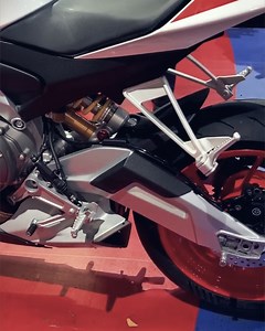 15 Best New Mid-Size Sport, Street & Adventure Motorcycles In 2024 If you love mid-size motorcycles, this video is for you. In our video you'll see 15 of the latest mid-size sport, street and adventure motorcycles of 2024. 00:00 2024 Yamaha MT-09 SP MSRP:$12,299 00:54 2024 Honda CB650R MSRP: $9,591 01:53 2024 Suzuki GSX-8S EVO MSRP: $10,445 02:58 2024 KTM 890 SMT MSRP: $15490 03:52 2024 Triumph Street Triple 765 RS From $12,595 04:52 2024 BMW F 900 XR MSRP: $ 11,695 06:00 2024 Kawasaki Versys 65