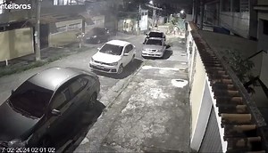 So anyway I started blastin'!Footage of a shootout between BOPE special forces and a Brazilian military police unit in a Rio de Janeiro favela. No one was hurt in the incident. Sucks to be a car owner on that street.... | BLK RFL DIV