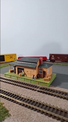 Small HO scale layout w/15" radius curves, brand new 1975 Tyco freight station & Rapido Conrail RS11