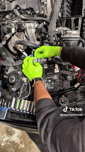How to Remove a Mustang Fuse Box