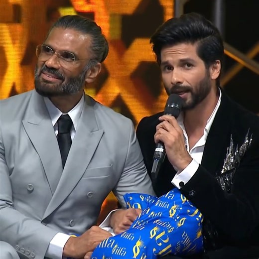 150K views · 2.1K reactions | Shahid kapoor and Sunil Shetty played well partnership in passing the pass game | IIFA Awards | Facebook