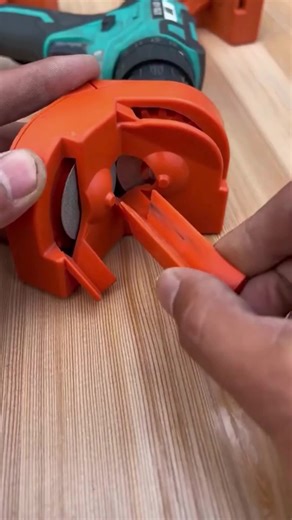 ⏱️ Bohrer, Messer und Scheren in Sekunden schärfen. 💪 Jedes Mal glatte, präzise Schnitte und Bohrungen. 🔧 Kompakt, langlebig und einfach zu bedienen! Bestellen Sie jetzt und schärfen Sie wie ein Profi👇 | Frilla