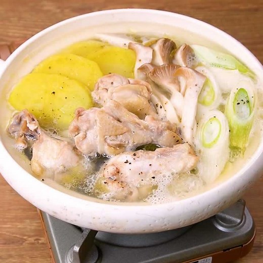2種の漬けダレで楽しむ！手羽元で作る簡単タッカンマリ風鍋 | デリッシュキッチン