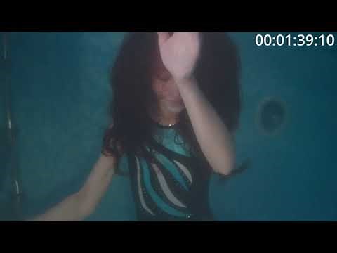 Girl Holds Breath Underwater For A Long Time!
