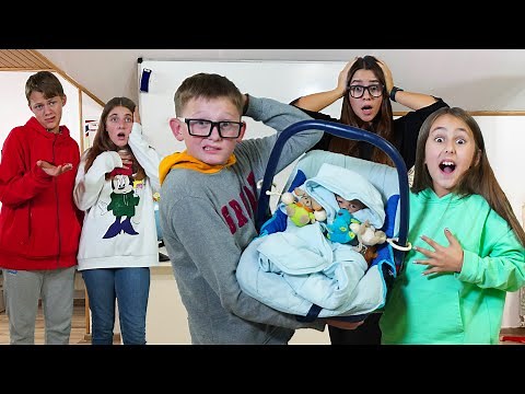 ¡Eva vino a la escuela con un niño! Amigos en contra?