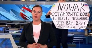 Russian court releases TV protester with €255 fine