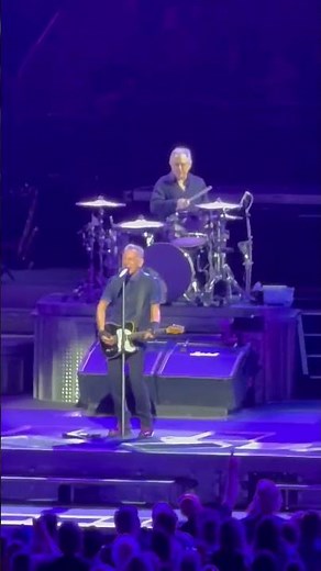 Long Walk Home by Bruce Springsteen live in Winnipeg