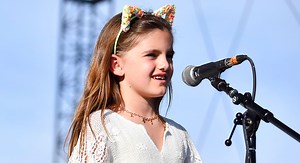 Alessandra Ambrosio’s Daughter Anja Performs at Coachella!