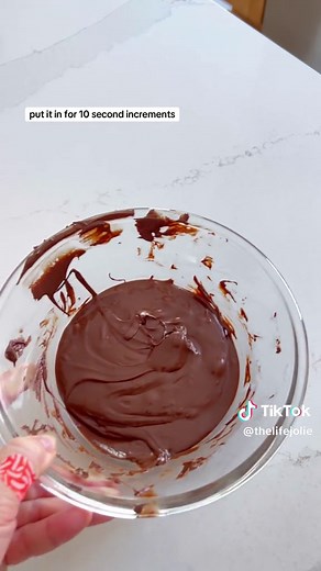 Melting chocolate can be tricky but I'm going to show you a few simple steps for how to melt chocolate chips in the microwave without all the hassle of a double boiler! #chocolatechips #melting #microwave #meltingchocolate https://www.thelifejolie.com/how-to-melt-chocolate-chips/