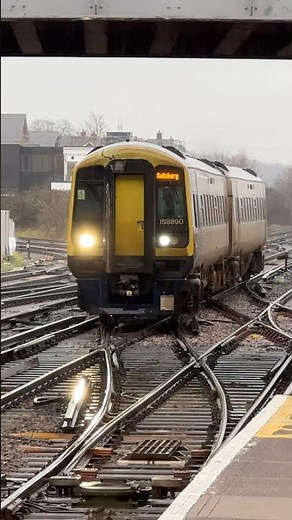 SWR Class 158 (158890) Arriving at Eastleigh | Romsey–Salisbury | Points Changeover