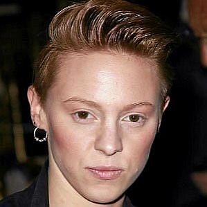 Elly Jackson Boyfriend 2026: Dating History & Exes - CelebsCouples