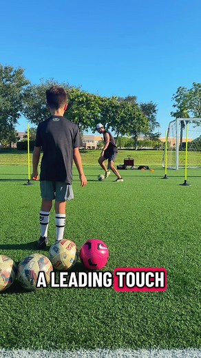 Learning to quickly shift directions is huge in soccer. A pullback turn slows you down and leaves you flat-footed ❌ An outside touch turn sets your body to explode into the new space ✅ The quicker you change direction, the harder you are to defend