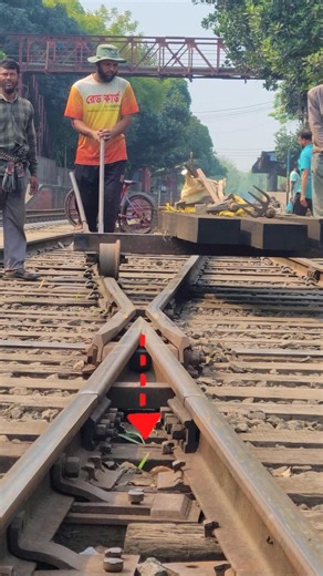 Dip trolley line changing point – where direction meets precision. #shorts #Line #trolley #cars