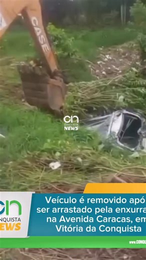 Conquista News on Instagram: "Um vídeo registrado na manhã desta segunda-feira (10) mostra o momento em que o veículo Outlander, pertencente a Gerald, é removido após ter sido arrastado pela forte enxurrada que atingiu Vitória da Conquista durante o temporal de domingo (09). O automóvel foi levado pela correnteza na Avenida Caracas e percorreu cerca de 1 km até ficar preso em um cano, onde foi localizado completamente destruído. O condutor também foi levado pela força da água, mas, por um verdad