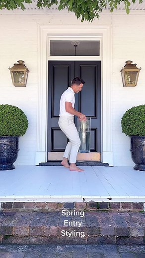 A quick front door entry re-style for Spring. 🍃