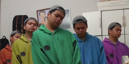 'Trippy' optical illusion trick sees mans hoodie change colour before your eyes