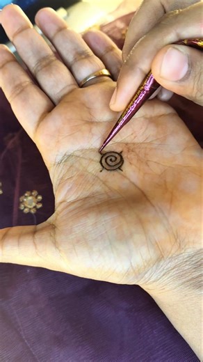 Perfect Mehendi in Minutes 💫 Easy Mehendi Tutorial #ytshorts #mehandihack #henadesigns #hack #viral