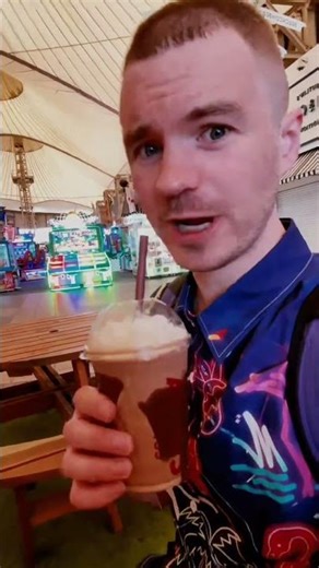 Festive Costa Latte Bliss at Butlins! ☕🎄✨ Christmas Cheer in Every Sip – Ultimate Vlogmas Vlog ❤️🏖️