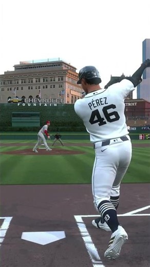 回傳失準竟變神助攻😱 捕手神反應一揮手抓到跑者！Wild Throw... Incredible Tag! 😱 Catcher Saves the Play!