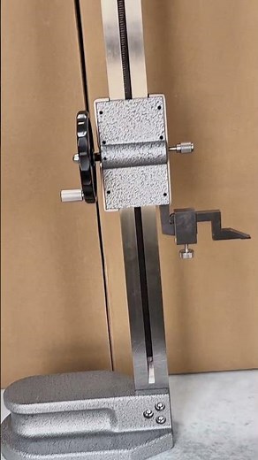 Digital height gauge features single-column and metal casing, widely used in metal working