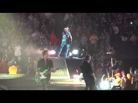 Jason Aldean - Johnny Cash, Crazy Town Live in Concert (HD)