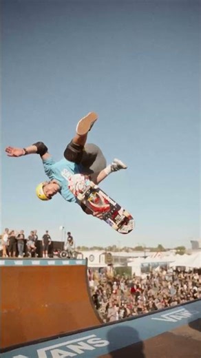 the ‪@vans‬ vert ramp bringing insane tricks 🛹 to make ur warped experience unforgettable 🖤